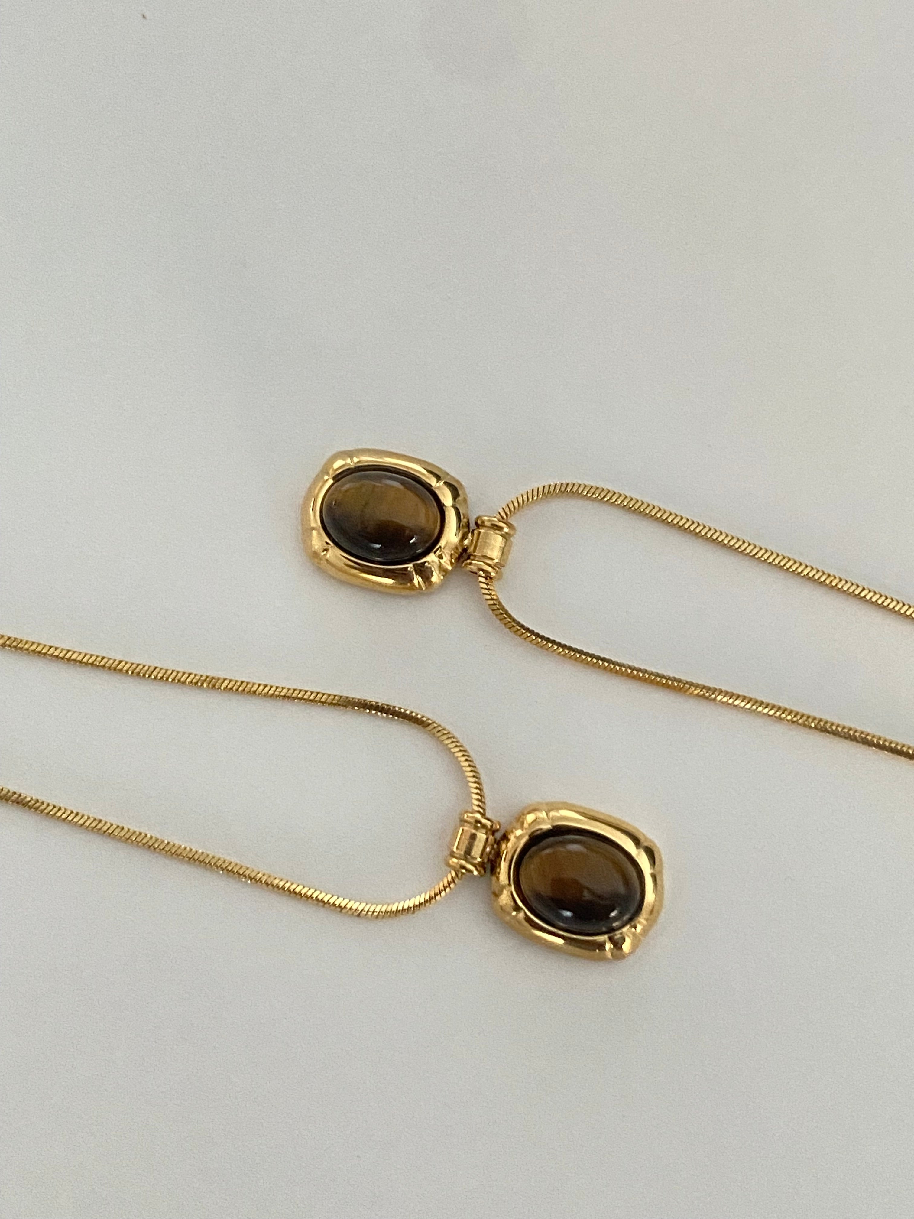 18 ct Gold necklace with smoky quartz stones on a light grey background